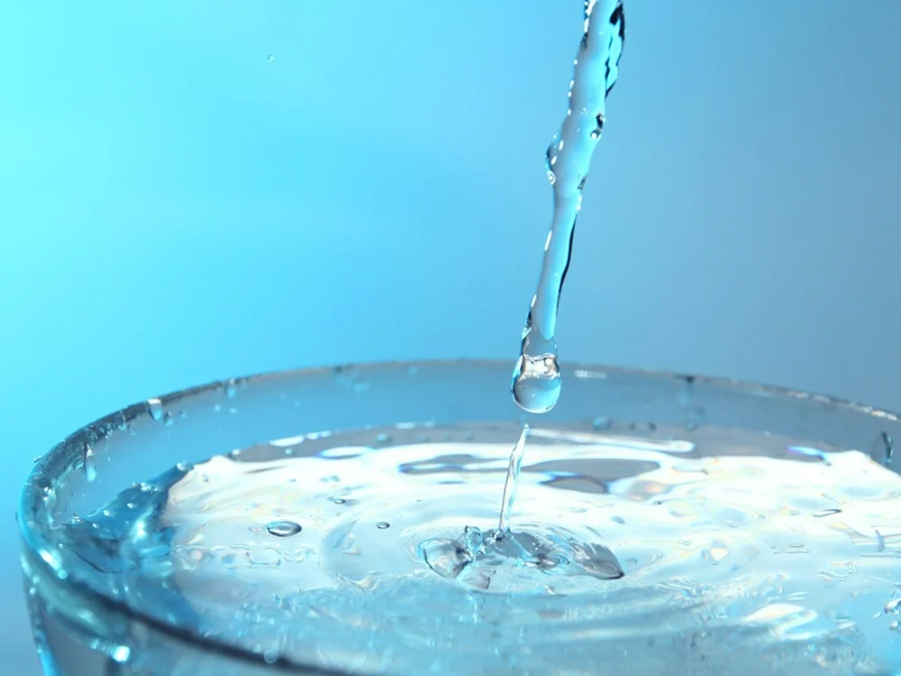 آب معدنی میوا موجب از بین رفتن جوش های صورت و بدن می شود